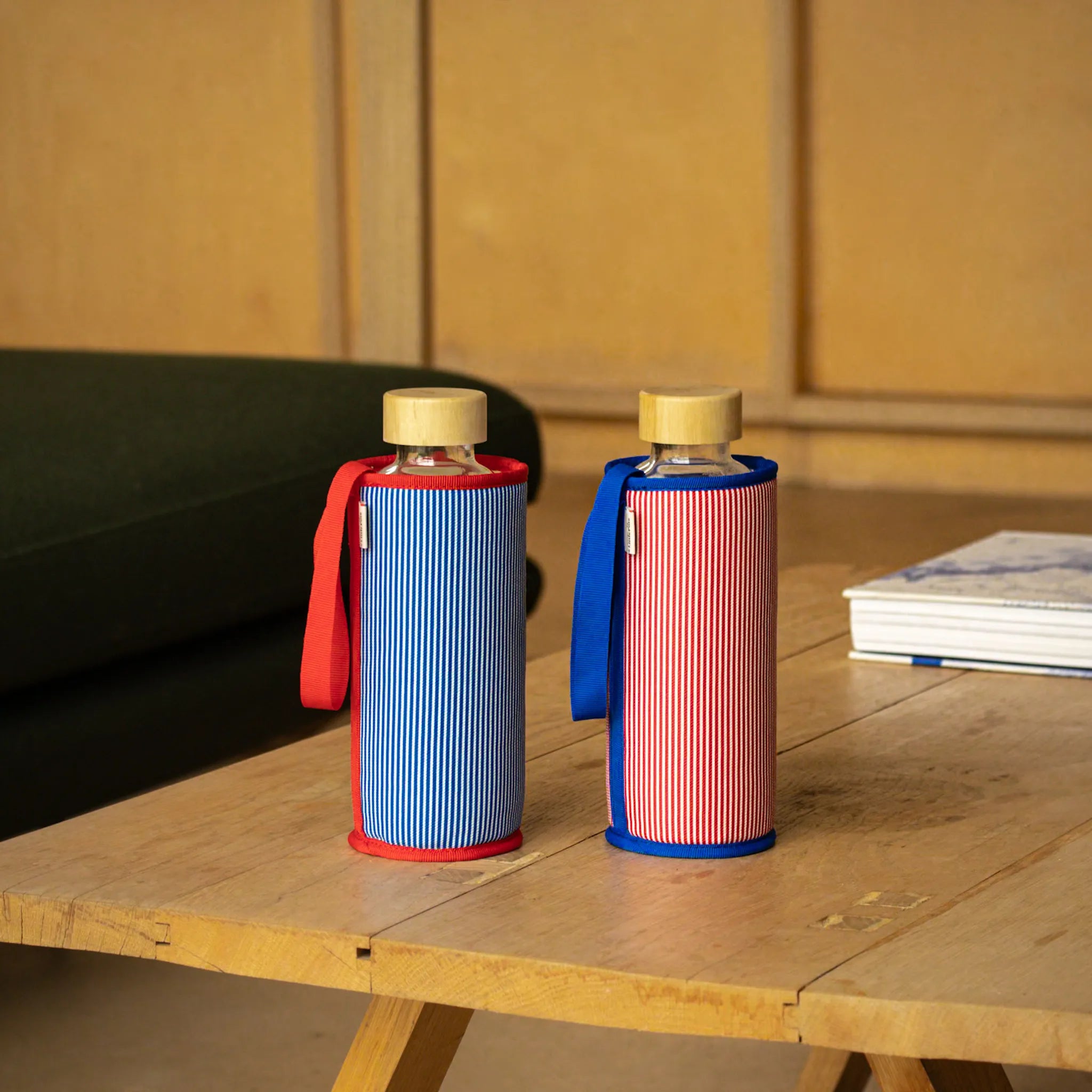 Gourde en verre et housse protectrice Chopette x La Charentaise Fines Rayures Bleues