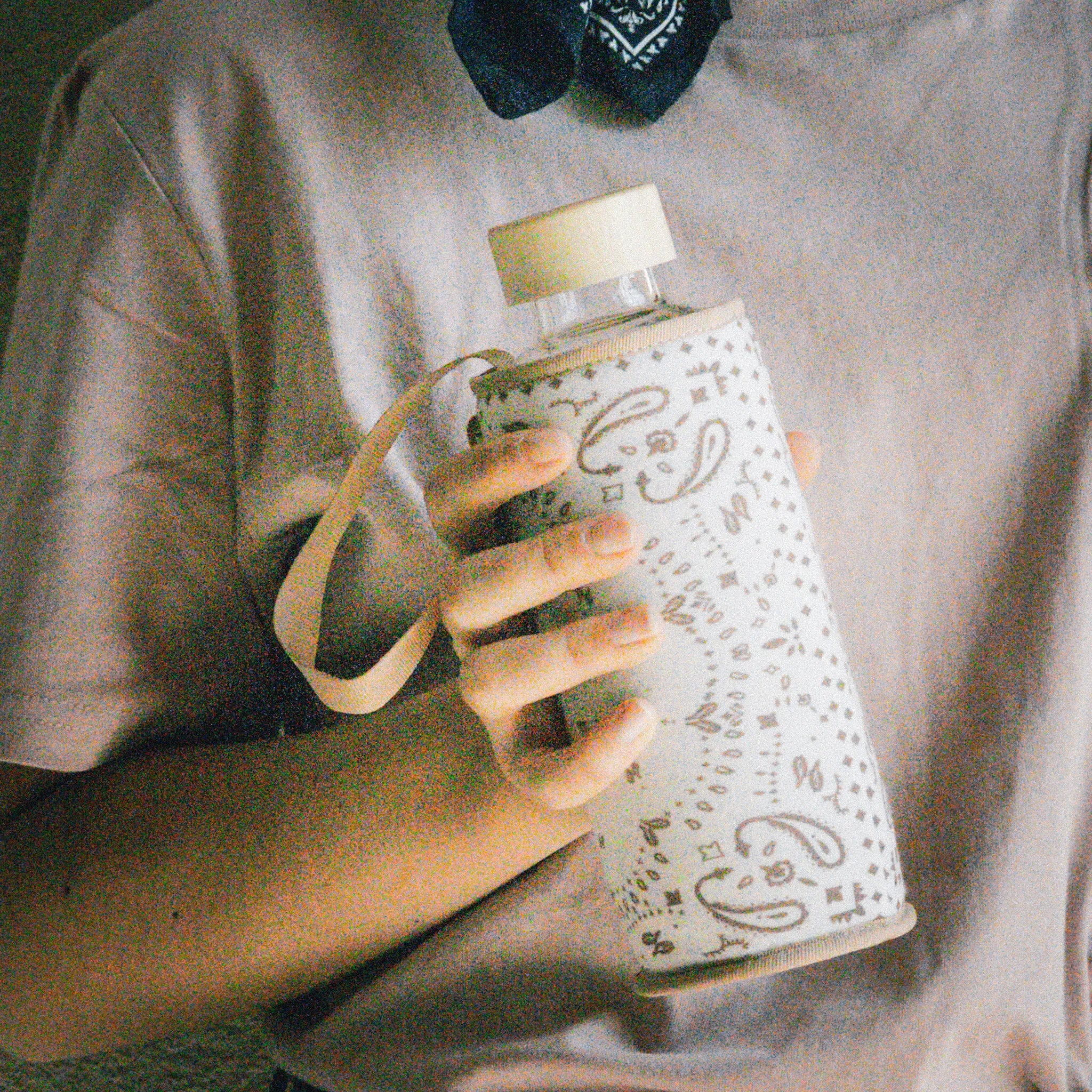 Gourde en verre et housse protectrice Chopette Bandana écru
