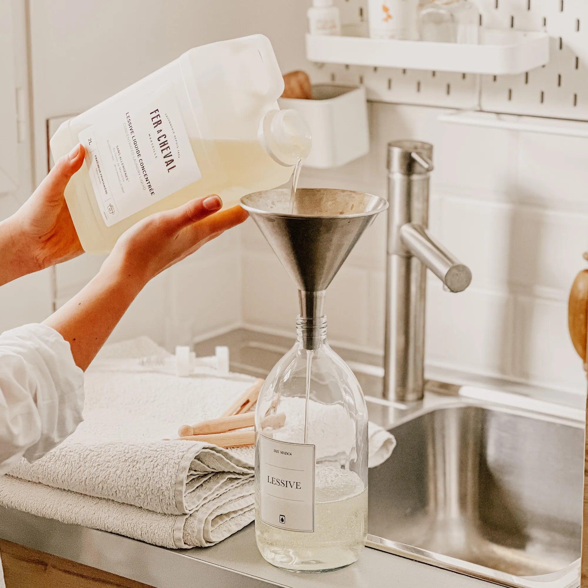 Recharge de lessive liquide au savon de marseille avec flacon en verre rechargeable