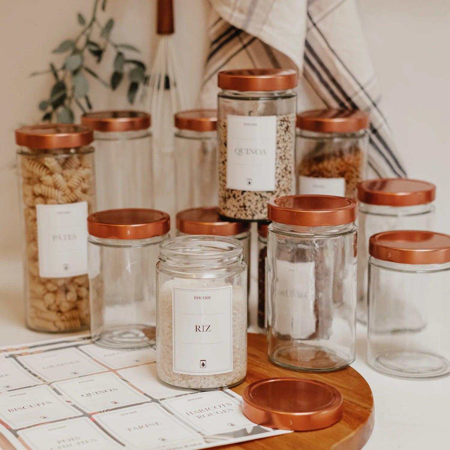 Bocaux en verre avec couvercles cuivre et étiquettes pour vrac