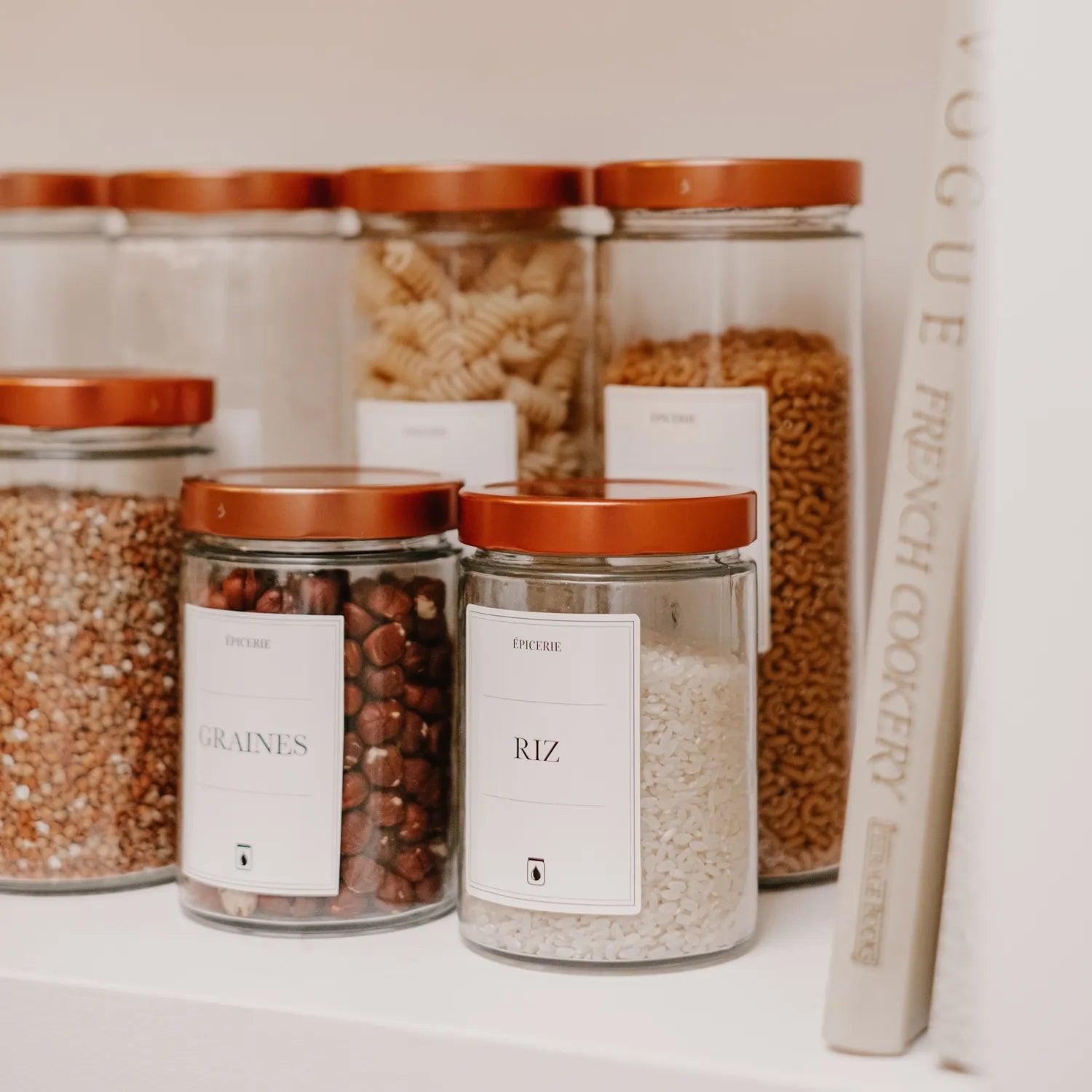 Bocaux en verre avec couvercles cuivre et étiquettes pour vrac