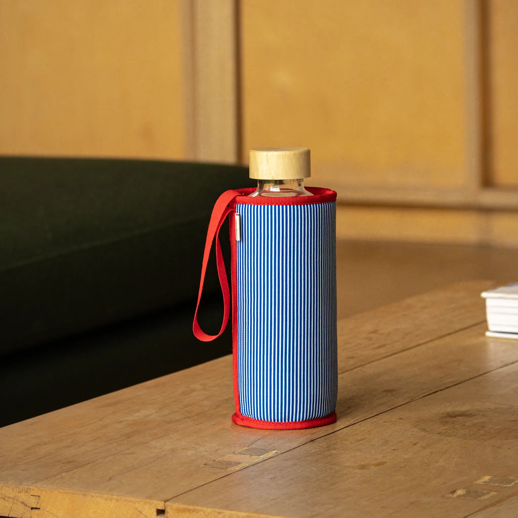 Gourde en verre et housse protectrice Chopette x La Charentaise Fines Rayures Bleues