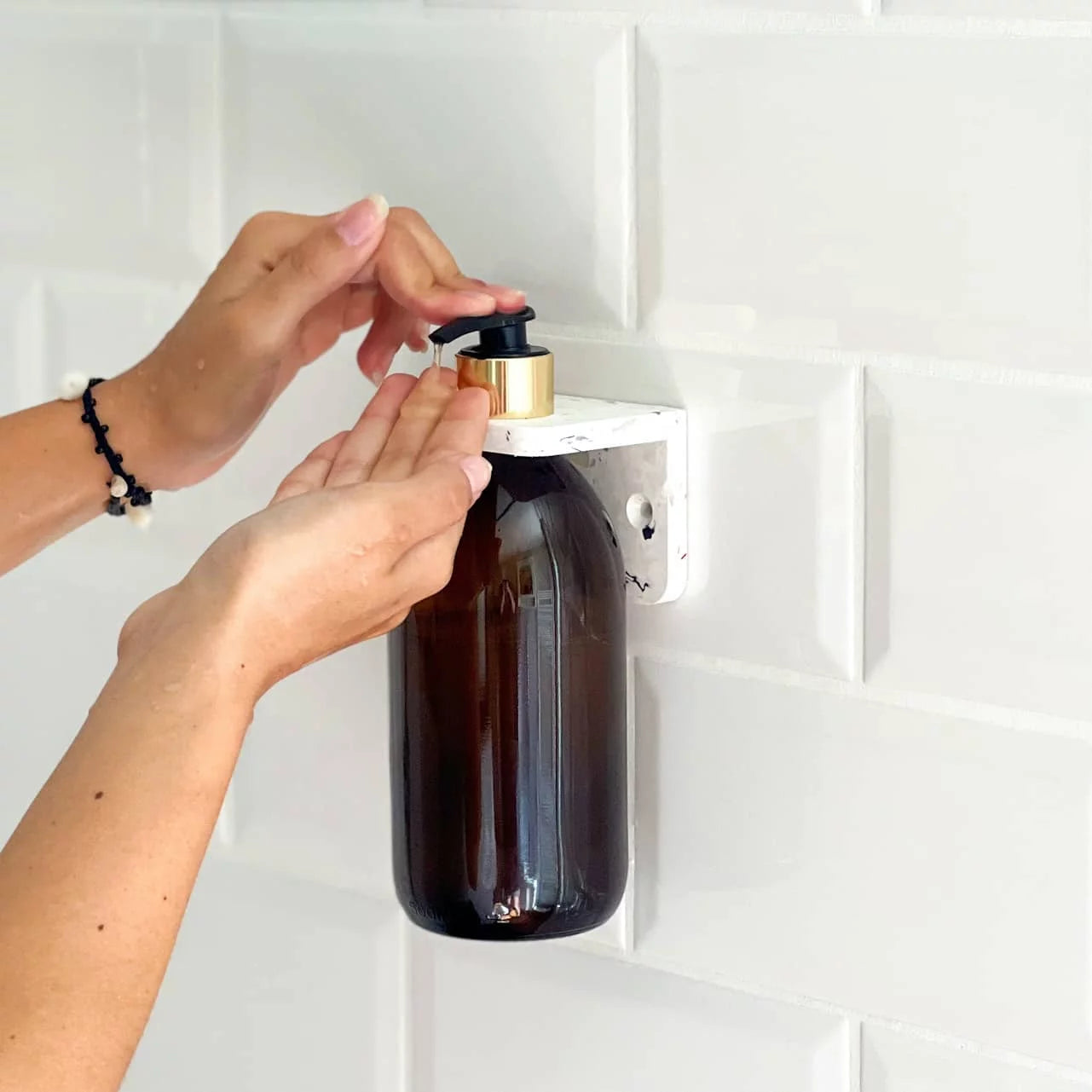 Distributeur de rince-bouche/savon en acrylique de luxe OnDisplay avec  porte-gobelet 